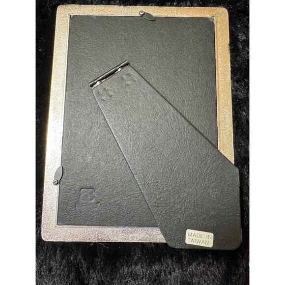 Silver Textured Diamond Pattern Tabletop Picture Frame 5"x7" Rectangular Stand - Picture 5 of 7